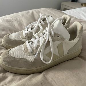 Veja V-10 Sneakers